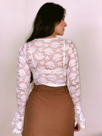 Blusa Transpassada Renda Manga Flare Branca