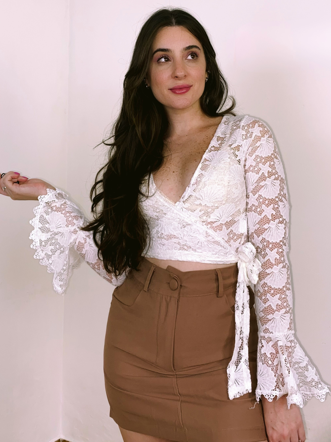 Blusa Transpassada Renda Manga Flare Branca